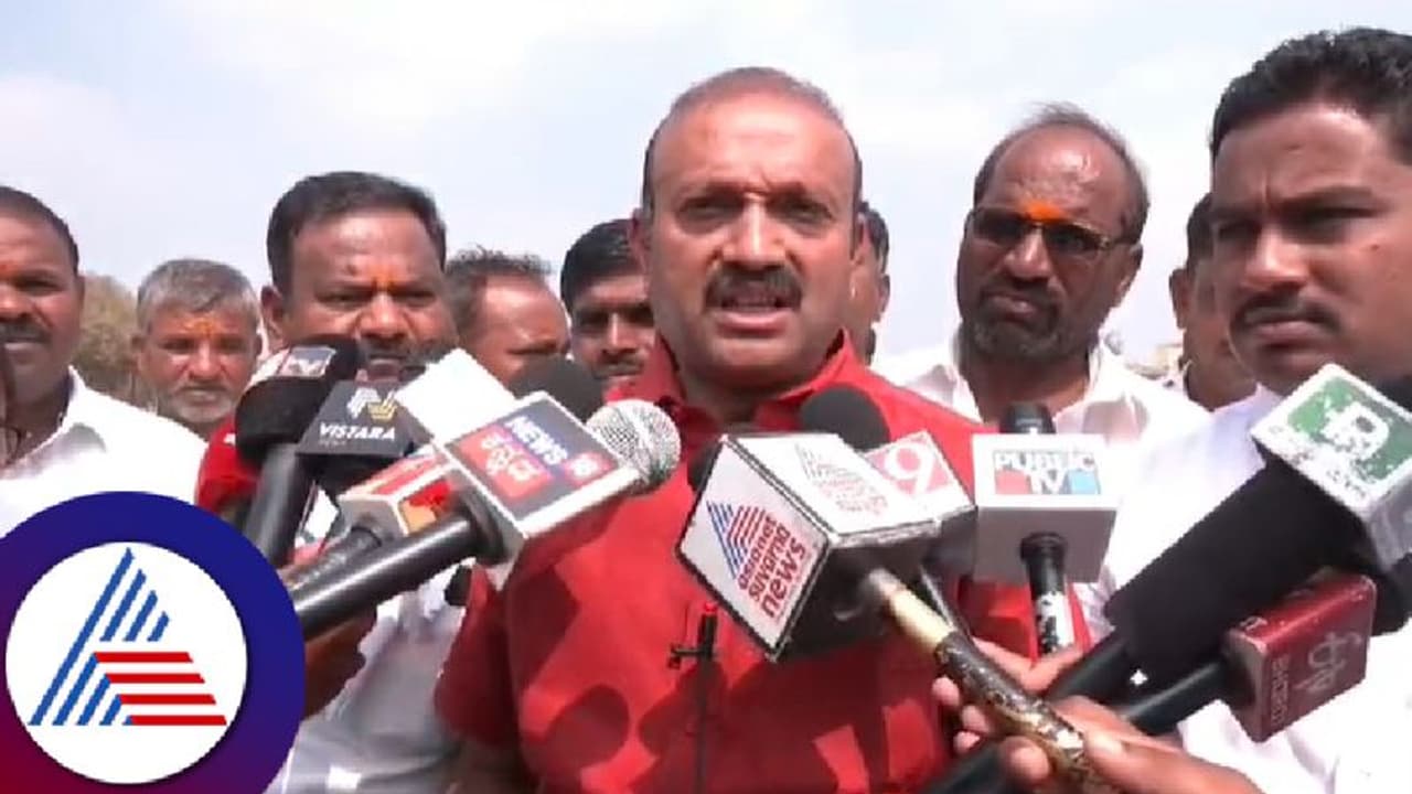 ಡಿ.17ರಂದು ಹಾವೇರಿಯಲ್ಲಿ 'ಸಾವರ್ಕರ್ ಸವಿನೆನಪು'ಕಾರ್ಯಕ್ರಮ; ಹರಿದುಬರಲಿದ್ದಾರಾ ಸಹಸ್ರಾರ ರಾಷ್ಟ್ರಭಕ್ತರು? ಡಿ.17ರಂದು ಹಾವೇರಿಯಲ್ಲಿ 'ಸಾವರ್ಕರ್ ಸವಿನೆನಪು'ಕಾರ್ಯಕ್ರಮ; ಹರಿದುಬರಲಿದ್ದಾರಾ ಸಹಸ್ರಾರ ರಾಷ್ಟ್ರಭಕ್ತರು?