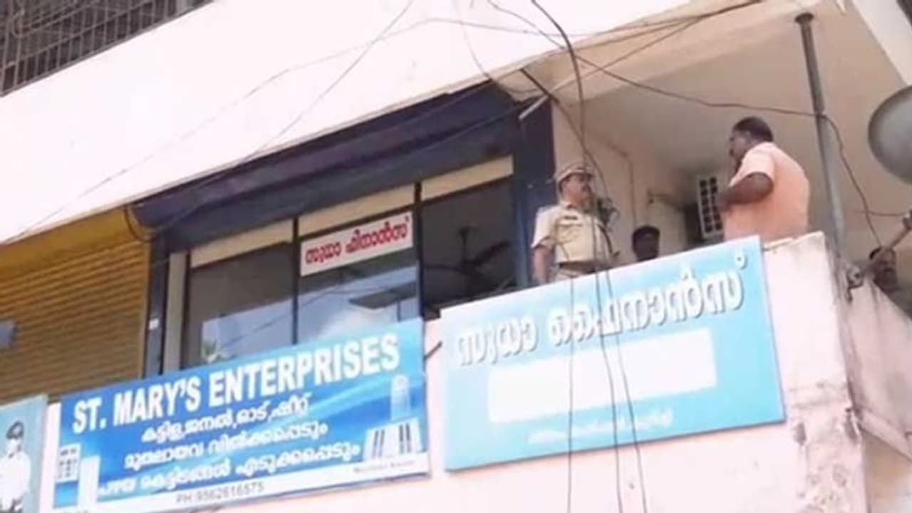 ചിങ്ങവനം സ്വകാര്യ ബാങ്ക് കൊള്ളയടിച്ച കേസ്; മുഖ്യപ്രതി കോടതിയിൽ കീഴടങ്ങി