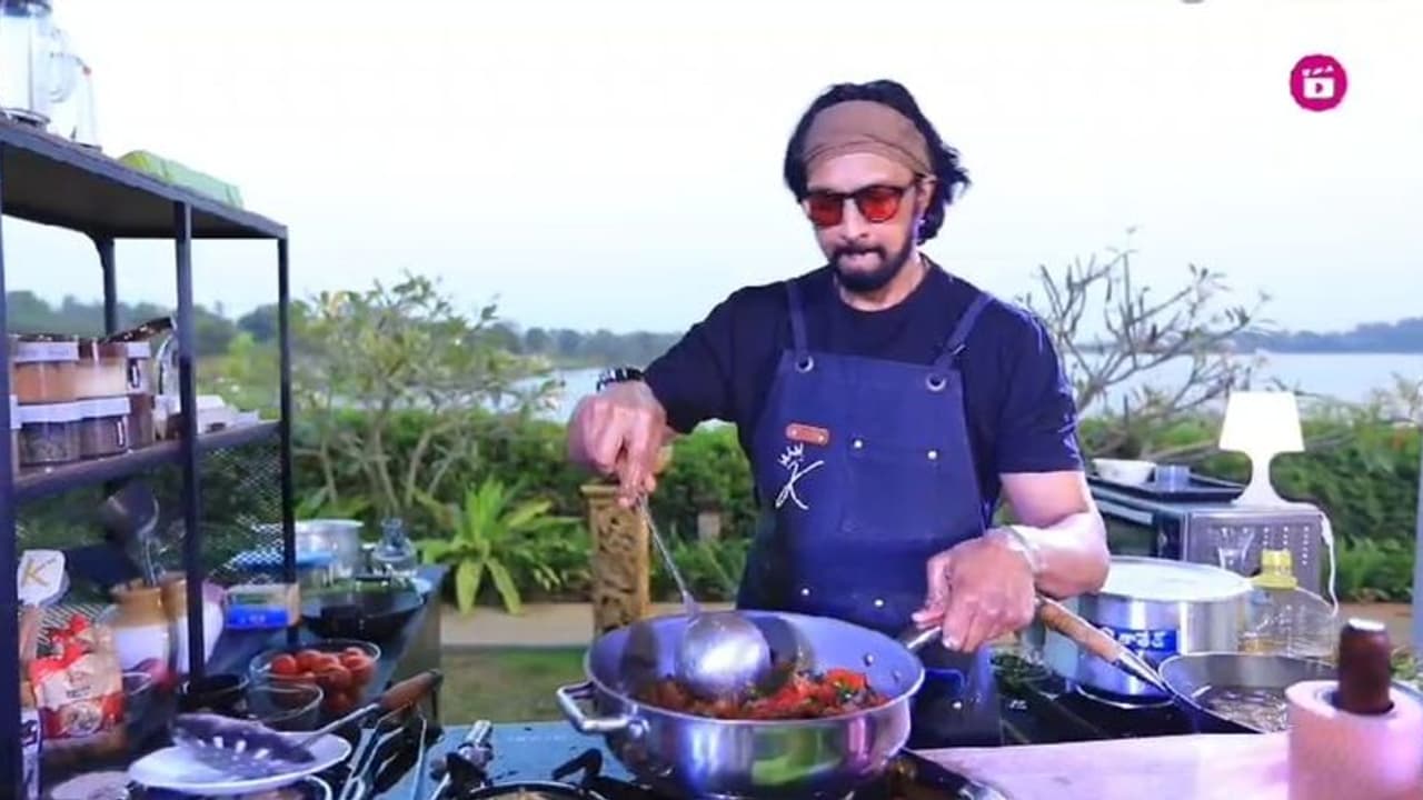 ಹಸಿವಿನಿಂದ ಕಂಗೆಟ್ಟ ಬಿಗ್ಬಾಸ್ ಸದಸ್ಯರಿಗೆ ಕಿಚ್ಚ ಸುದೀಪ್ ಕೈಯಡುಗೆ ಕೊಡುಗೆ! ಹಸಿವಿನಿಂದ ಕಂಗೆಟ್ಟ ಬಿಗ್ಬಾಸ್ ಸದಸ್ಯರಿಗೆ ಕಿಚ್ಚ ಸುದೀಪ್ ಕೈಯಡುಗೆ ಕೊಡುಗೆ!