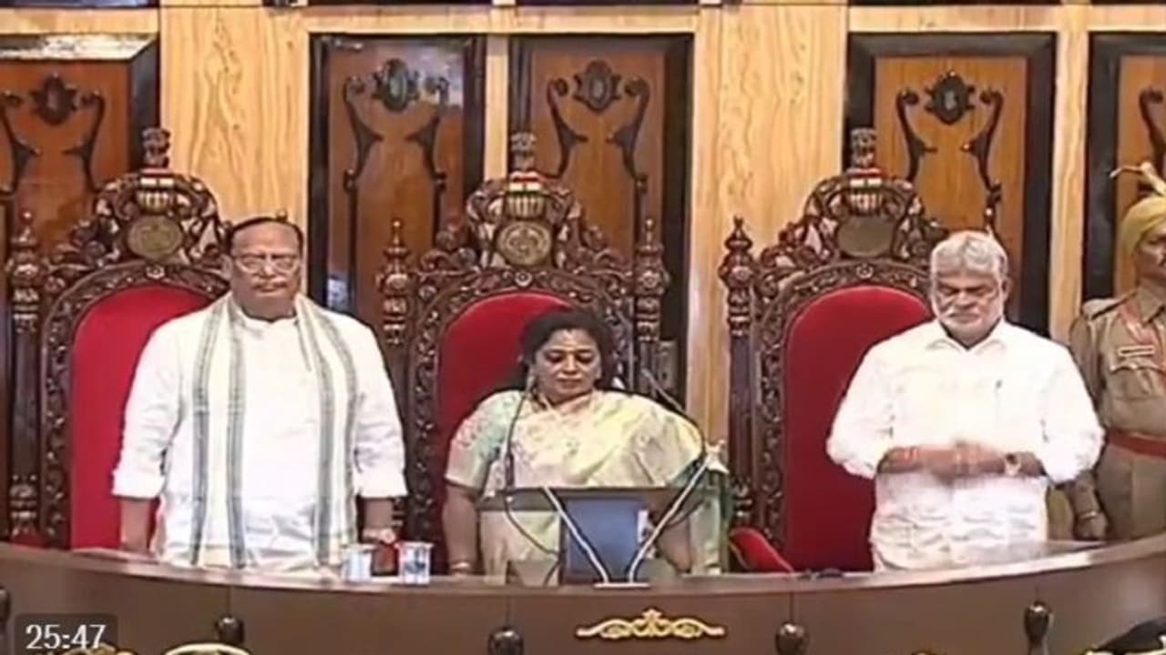 గవర్నర్ కోటా ఎమ్మెల్సీలపై తమిళిసై నిర్ణయం: ఆశావాహులకు నిరాశ