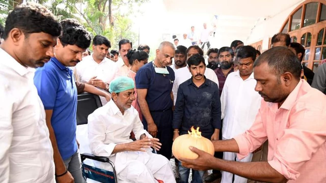 Today Top 10 News : కేసీఆర్ భద్రత కుదింపు.. కాన్వాయ్ పై సీఎం రేవంత్ కీలక నిర్ణయం..నెలసరి సెలవులపై కవిత ఫైర్ Today Top 10 News : కేసీఆర్ భద్రత కుదింపు.. కాన్వాయ్ పై సీఎం రేవంత్ కీలక నిర్ణయం..నెలసరి సెలవులపై కవిత ఫైర్