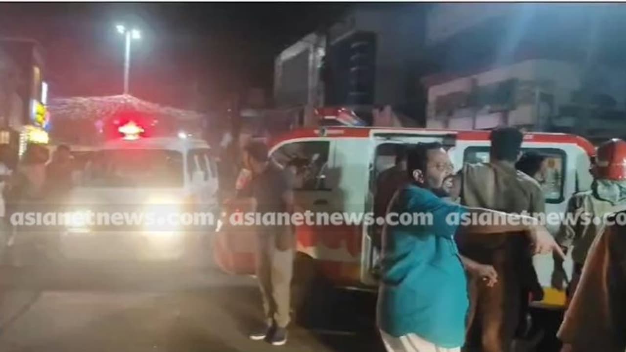 മാവേലിക്കരയിൽ ആംബുലൻസും പിക്ക് അപ്പ് വാനും ഇടിച്ച് അപകടം: രോഗി മരിച്ചു, രക്ഷാ പ്രവർത്തനത്തിന് മന്ത്രിയും മാവേലിക്കരയിൽ ആംബുലൻസും പിക്ക് അപ്പ് വാനും ഇടിച്ച് അപകടം: രോഗി മരിച്ചു, രക്ഷാ പ്രവർത്തനത്തിന് മന്ത്രിയും