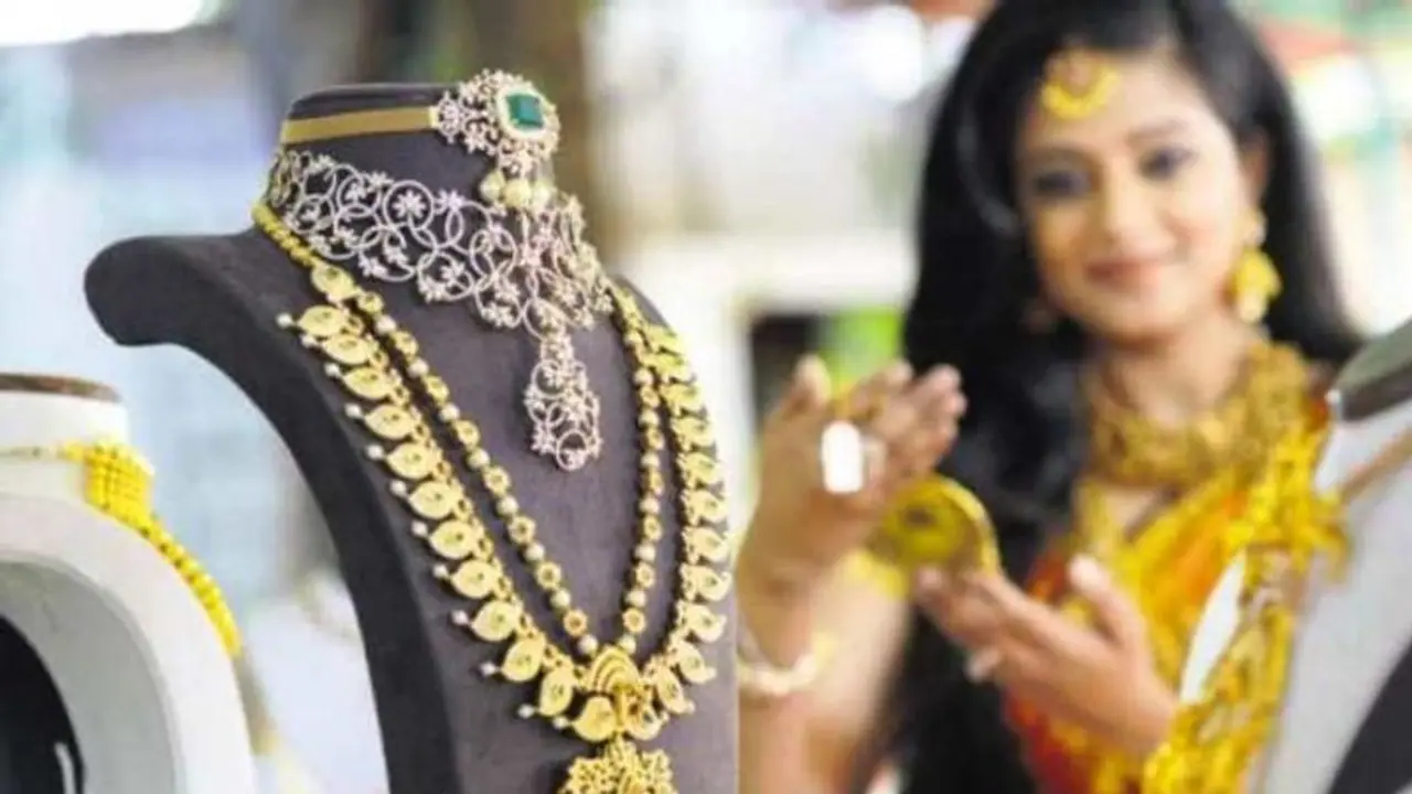 Gold Silver Price Today: ಆಭರಣ ಪ್ರಿಯರಿಗೆ ಗುಡ್‌ ನ್ಯೂಸ್‌: ಚಿನ್ನ, ಬೆಳ್ಳಿ ದರದಲ್ಲಿ ಇಳಿಕೆ