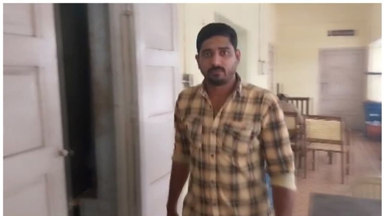 പണമിടപാട് സ്ഥാപനങ്ങളിൽ വൻ കവർച്ചകൾ, അരിച്ചുപെറുക്കിയിട്ടും ആളെ കിട്ടിയില്ല, തൊണ്ടിമുതലുമില്ല; ഒടുവിൽ കീഴടങ്ങി