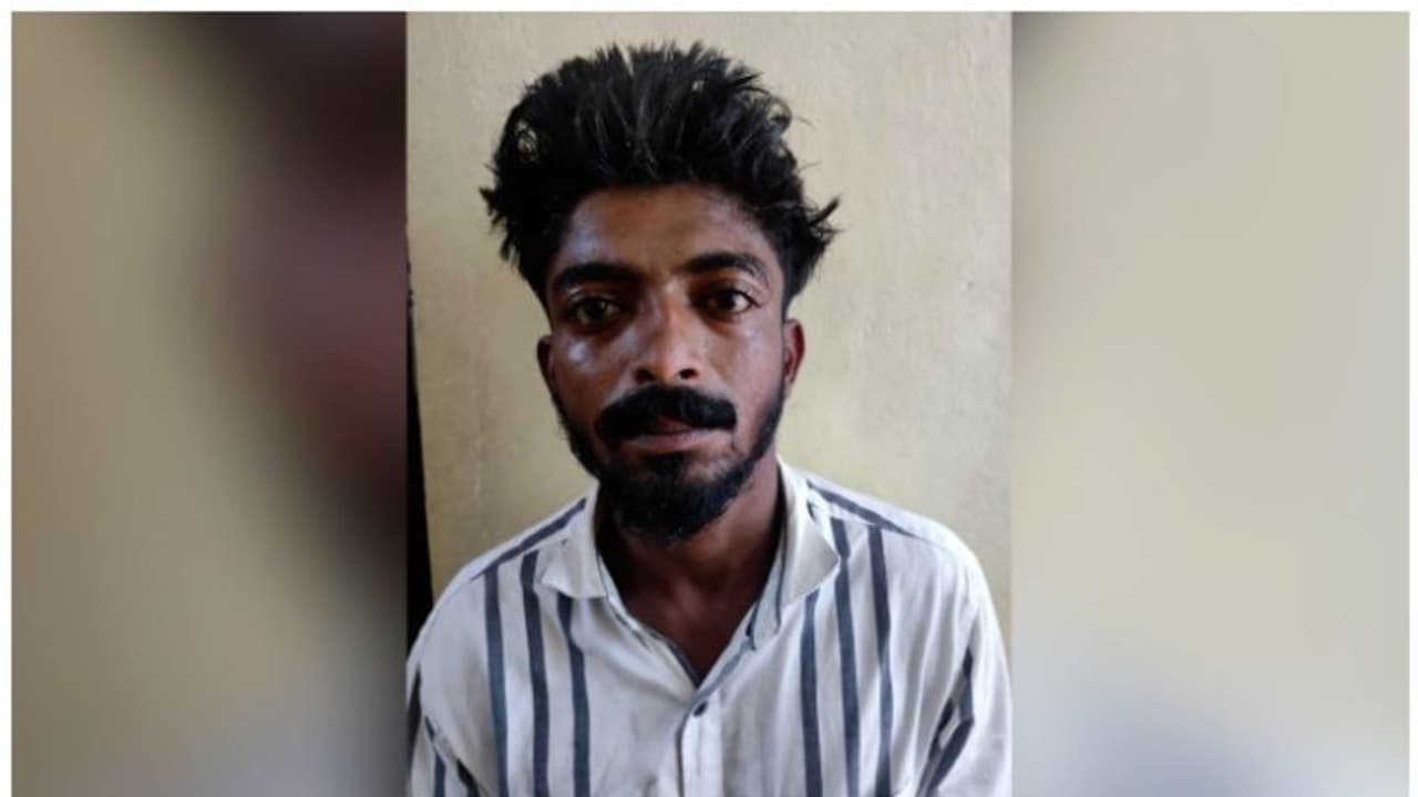 സ്കൂട്ടറിൽ പോവുമ്പോൾ യുവതിയെ തടഞ്ഞു, വിവാഹം ചെയ്തില്ലെങ്കിൽ വീട്ടുകാരെയും കൊല്ലുമെന്ന് ഭീഷണി; യുവാവ് പിടിയിൽ