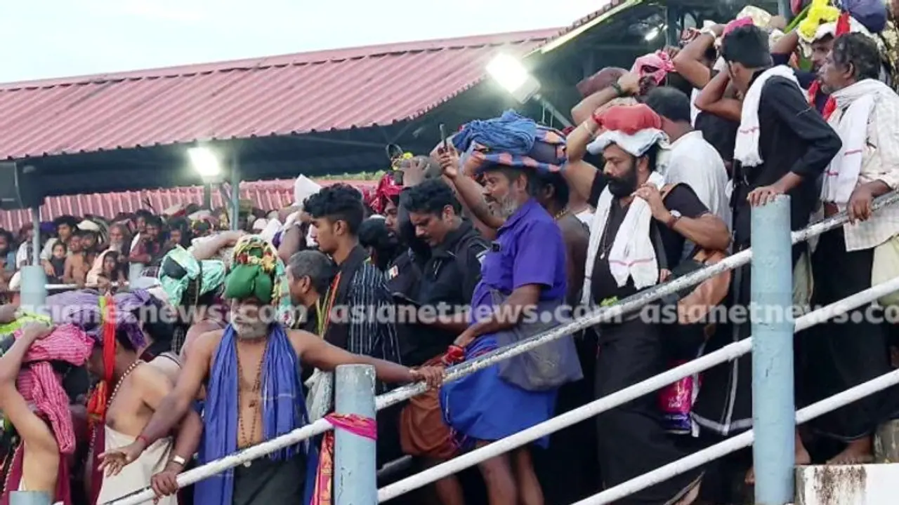 Sabarimala sees footfall of over 21000 pilgrims in first six hours today Sabarimala sees footfall of over 21000 pilgrims in first six hours today