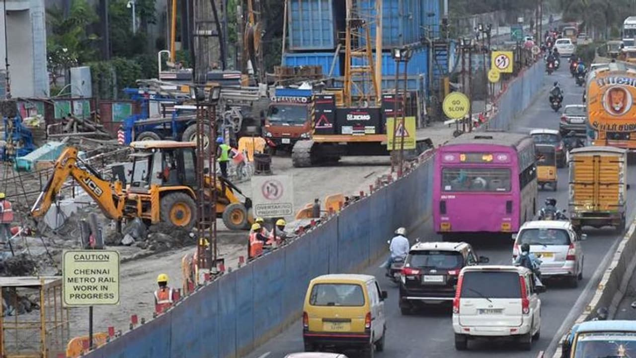 Chennai Traffic Change: வாகன ஓட்டிகளே உஷார்.. சென்னையில் முக்கிய சாலையில் போக்குவரத்து மாற்றம்.! Chennai Traffic Change: வாகன ஓட்டிகளே உஷார்.. சென்னையில் முக்கிய சாலையில் போக்குவரத்து மாற்றம்.!