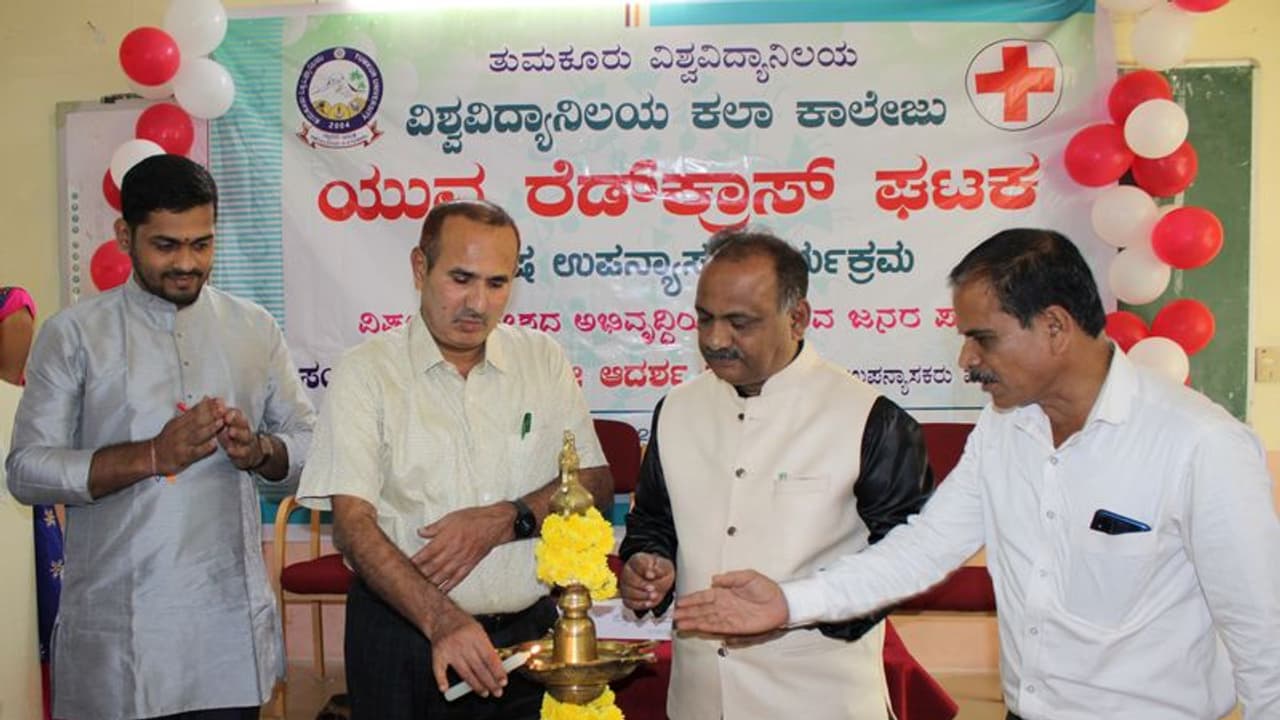 ದೇಶ ನಿರ್ಮಾಣವೆಂದರೆ ಮೌಲ್ಯಗಳ ಜೊತೆ ಬದುಕುವುದು: ಆದರ್ಶ ಗೋಖಲೆ ದೇಶ ನಿರ್ಮಾಣವೆಂದರೆ ಮೌಲ್ಯಗಳ ಜೊತೆ ಬದುಕುವುದು: ಆದರ್ಶ ಗೋಖಲೆ