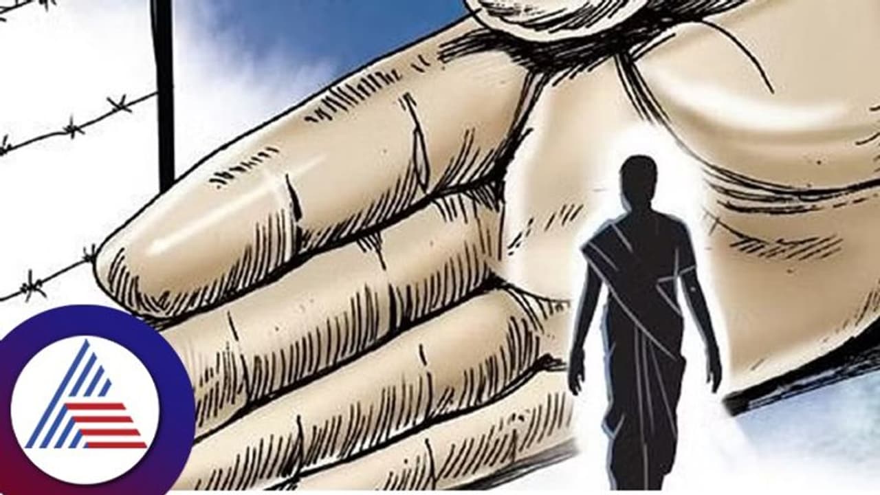 ಧಾರವಾಡದ ಈ ಗ್ರಾಮದಲ್ಲಿ ಅಸ್ಪೃಶ್ಯತೆ ಇನ್ನೂ ಜೀವಂತ; ಹೋಟೆಲ್, ಕಟಿಂಗ್ ಶಾಪ್ಗೆ ದಲಿತರಿಗಿಲ್ಲ ಪ್ರವೇಶ! ಧಾರವಾಡದ ಈ ಗ್ರಾಮದಲ್ಲಿ ಅಸ್ಪೃಶ್ಯತೆ ಇನ್ನೂ ಜೀವಂತ; ಹೋಟೆಲ್, ಕಟಿಂಗ್ ಶಾಪ್ಗೆ ದಲಿತರಿಗಿಲ್ಲ ಪ್ರವೇಶ!