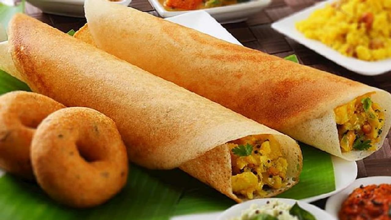 'Schezwan Dosa' இப்படி ஒரு சுவையில் தோசை சாப்பிட்டு இருக்கீங்களா..? ரெசிபி இதோ! 'Schezwan Dosa' இப்படி ஒரு சுவையில் தோசை சாப்பிட்டு இருக்கீங்களா..? ரெசிபி இதோ!