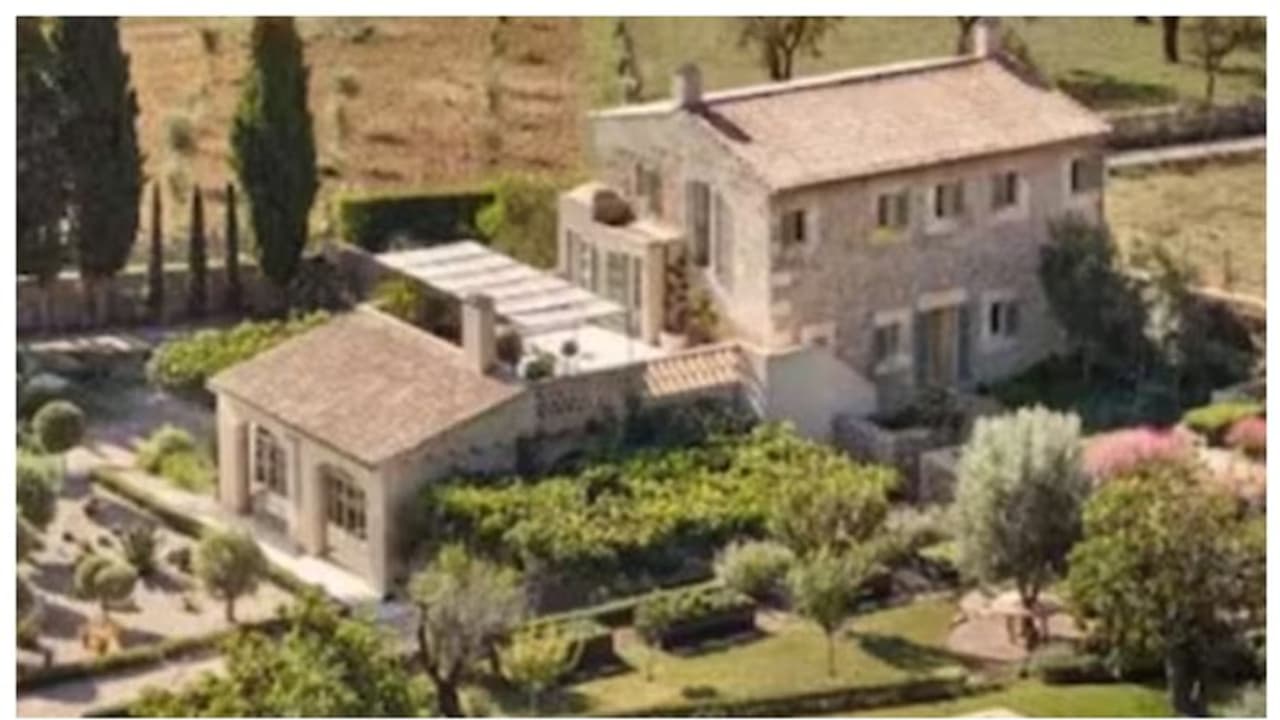 1000 രൂപയുടെ ടിക്കറ്റെടുത്താല് 31 കോടിയുടെ സ്പാനിഷ് വില്ലയും ഒപ്പം 2.63 കോടി രൂപയും സമ്മാനം ! 1000 രൂപയുടെ ടിക്കറ്റെടുത്താല് 31 കോടിയുടെ സ്പാനിഷ് വില്ലയും ഒപ്പം 2.63 കോടി രൂപയും സമ്മാനം !