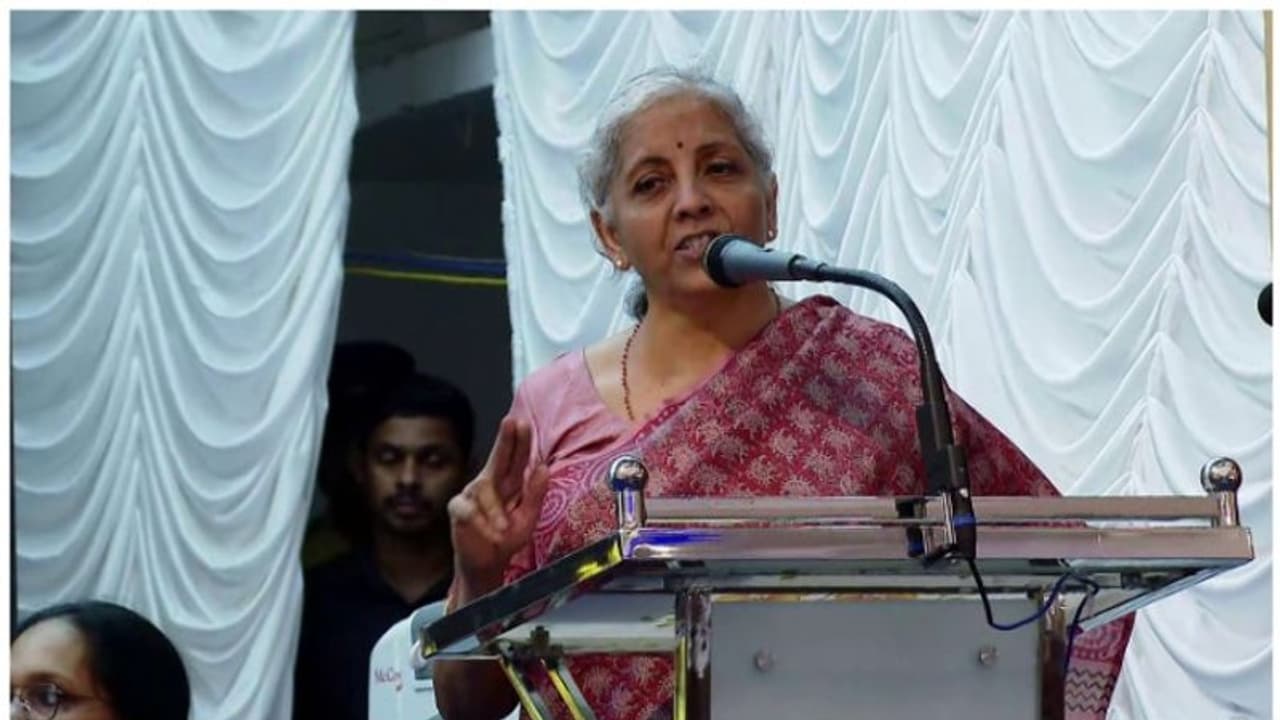 'കേരളത്തോട് വിവേചനമില്ല, സംസ്ഥാനങ്ങൾക്ക് എല്ലാ വിഹിതവും കൃത്യമായി നൽകുന്നുണ്ട്': കേന്ദ്രമന്ത്രി നിർമല സീതാരാമൻ 'കേരളത്തോട് വിവേചനമില്ല, സംസ്ഥാനങ്ങൾക്ക് എല്ലാ വിഹിതവും കൃത്യമായി നൽകുന്നുണ്ട്': കേന്ദ്രമന്ത്രി നിർമല സീതാരാമൻ