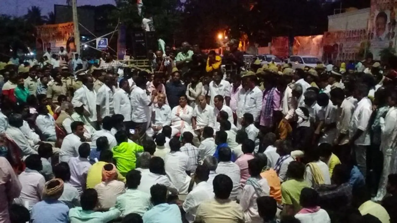 ಲೋಕಸಭೆ ಚುನಾವಣೆ 2024: ಕಾಂಗ್ರೆಸ್ ಟಿಕೆಟ್ಗಾಗಿ ಭಾರೀ ಲಾಬಿ ಶುರು..! ಲೋಕಸಭೆ ಚುನಾವಣೆ 2024: ಕಾಂಗ್ರೆಸ್ ಟಿಕೆಟ್ಗಾಗಿ ಭಾರೀ ಲಾಬಿ ಶುರು..!