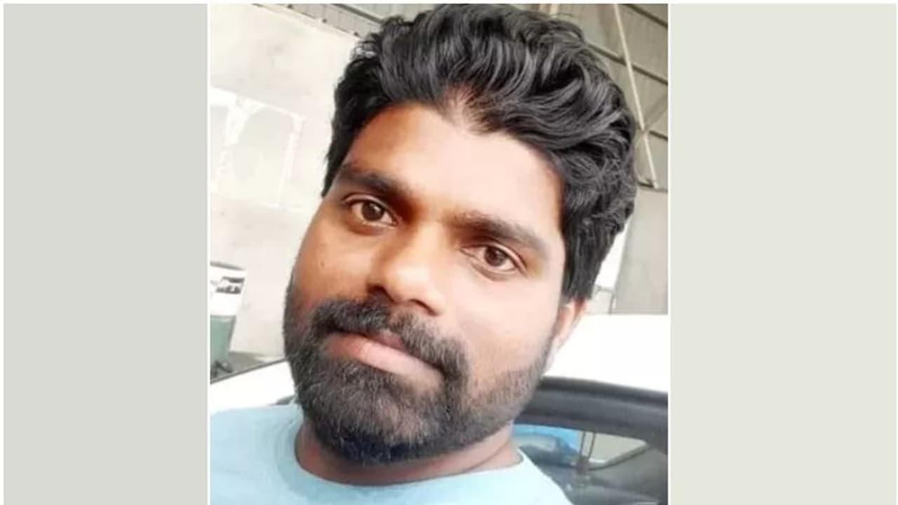 ക്രിക്കറ്റ് കളിക്കിടെ കുഴഞ്ഞുവീണ് പ്രവാസി മലയാളി മരിച്ചു ക്രിക്കറ്റ് കളിക്കിടെ കുഴഞ്ഞുവീണ് പ്രവാസി മലയാളി മരിച്ചു