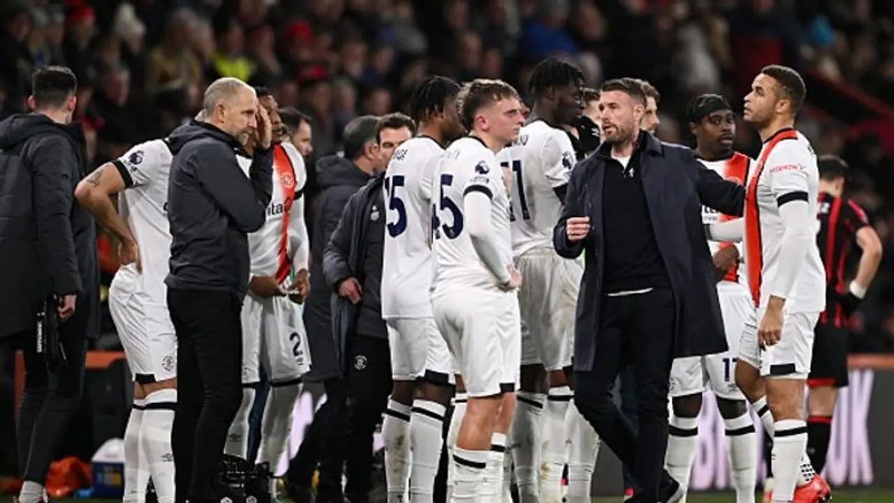 EPL 2023 24: Luton captain Tom Lockyer collapses on pitch during Bournemouth clash; match abandoned EPL 2023 24: Luton captain Tom Lockyer collapses on pitch during Bournemouth clash; match abandoned
