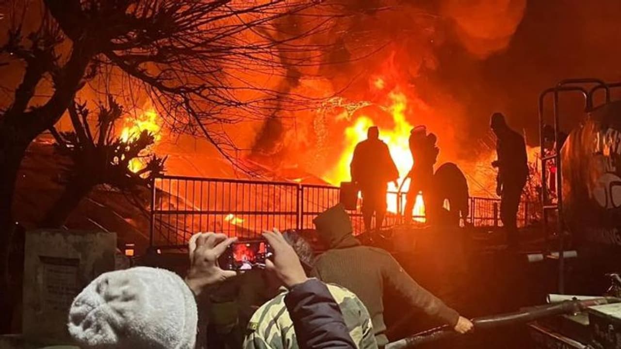 BREAKING : ஜம்மு காஷ்மீர்: ஸ்ரீநகரில் உள்ள ITBP முகாமில் தீ விபத்து..என்ன நடந்தது.? BREAKING : ஜம்மு காஷ்மீர்: ஸ்ரீநகரில் உள்ள ITBP முகாமில் தீ விபத்து..என்ன நடந்தது.?