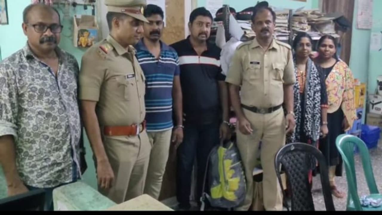 'ജോലിയില്ല, പക്ഷേ ആർഭാട ജീവിതം'; രഹസ്യമായി എല്ലാം മനസിലാക്കി, 64 ഗ്രാം എംഡിഎംഎയുമായി യുവാക്കൾ പിടിയിൽ 'ജോലിയില്ല, പക്ഷേ ആർഭാട ജീവിതം'; രഹസ്യമായി എല്ലാം മനസിലാക്കി, 64 ഗ്രാം എംഡിഎംഎയുമായി യുവാക്കൾ പിടിയിൽ