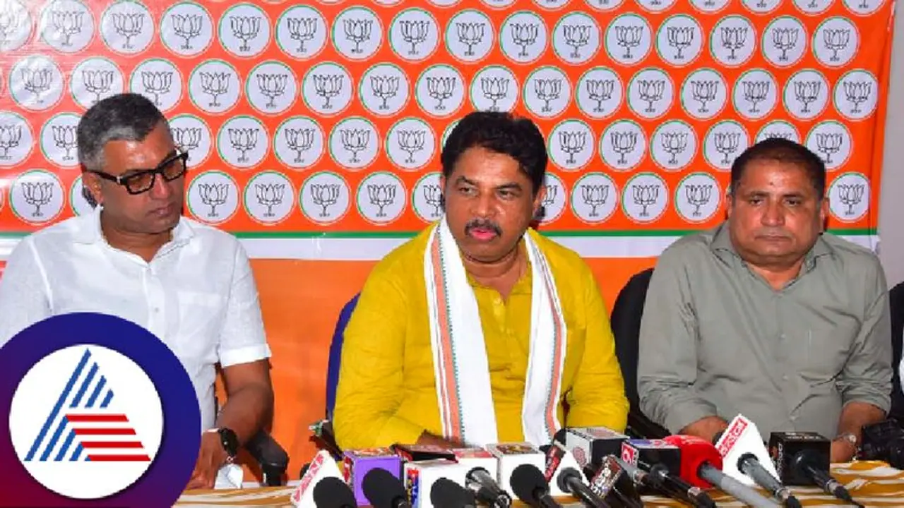 ವಿಡಿಯೋ ಸ್ಕ್ರಿಪ್ಟ್ ಸುರ್ಜೆವಾಲ, ಡೈರೆಕ್ಟರ್ ಸಿದ್ದರಾಮಯ್ಯ, ಪ್ರೊಡ್ಯೂಸರ್ ಶಿವಕುಮಾರ್; ಅಶೋಕ್ ವಾಗ್ದಾಳಿ! ವಿಡಿಯೋ ಸ್ಕ್ರಿಪ್ಟ್ ಸುರ್ಜೆವಾಲ, ಡೈರೆಕ್ಟರ್ ಸಿದ್ದರಾಮಯ್ಯ, ಪ್ರೊಡ್ಯೂಸರ್ ಶಿವಕುಮಾರ್; ಅಶೋಕ್ ವಾಗ್ದಾಳಿ!