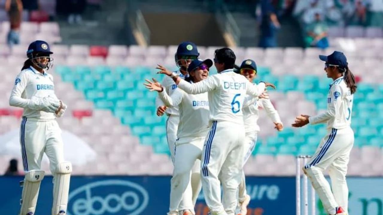 IND VS ENG : మహిళా క్రికెట్ చరిత్రలోనే బిగ్గెస్ట్ విక్టరీ... టీమిండియా సూపర్ విక్టరీ IND VS ENG : మహిళా క్రికెట్ చరిత్రలోనే బిగ్గెస్ట్ విక్టరీ... టీమిండియా సూపర్ విక్టరీ