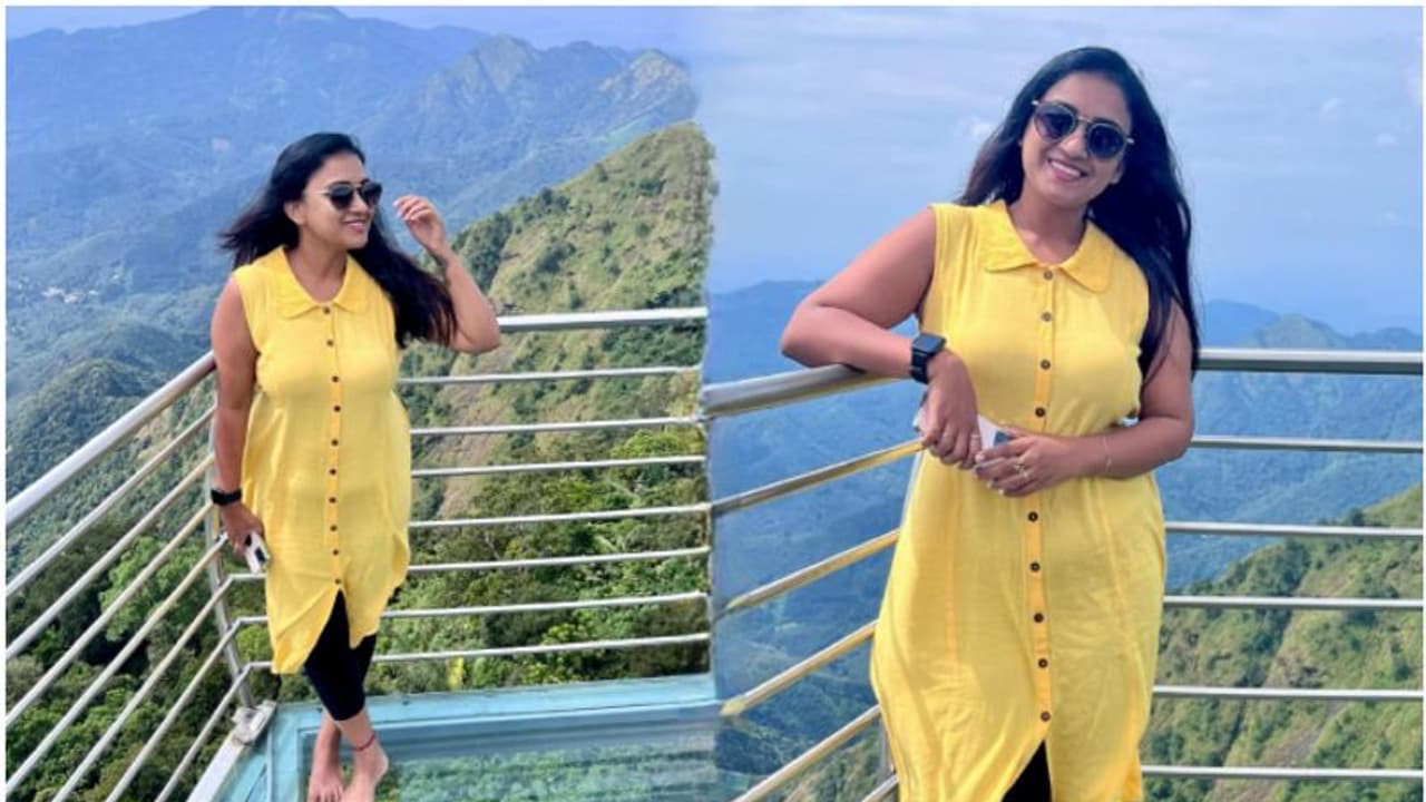 വാഗമണ്ണിലെ ഗ്ലാസ്ബ്രിഡ്ജിൽ അടിപൊളി ചിത്രങ്ങളുമായി വരദ വാഗമണ്ണിലെ ഗ്ലാസ്ബ്രിഡ്ജിൽ അടിപൊളി ചിത്രങ്ങളുമായി വരദ