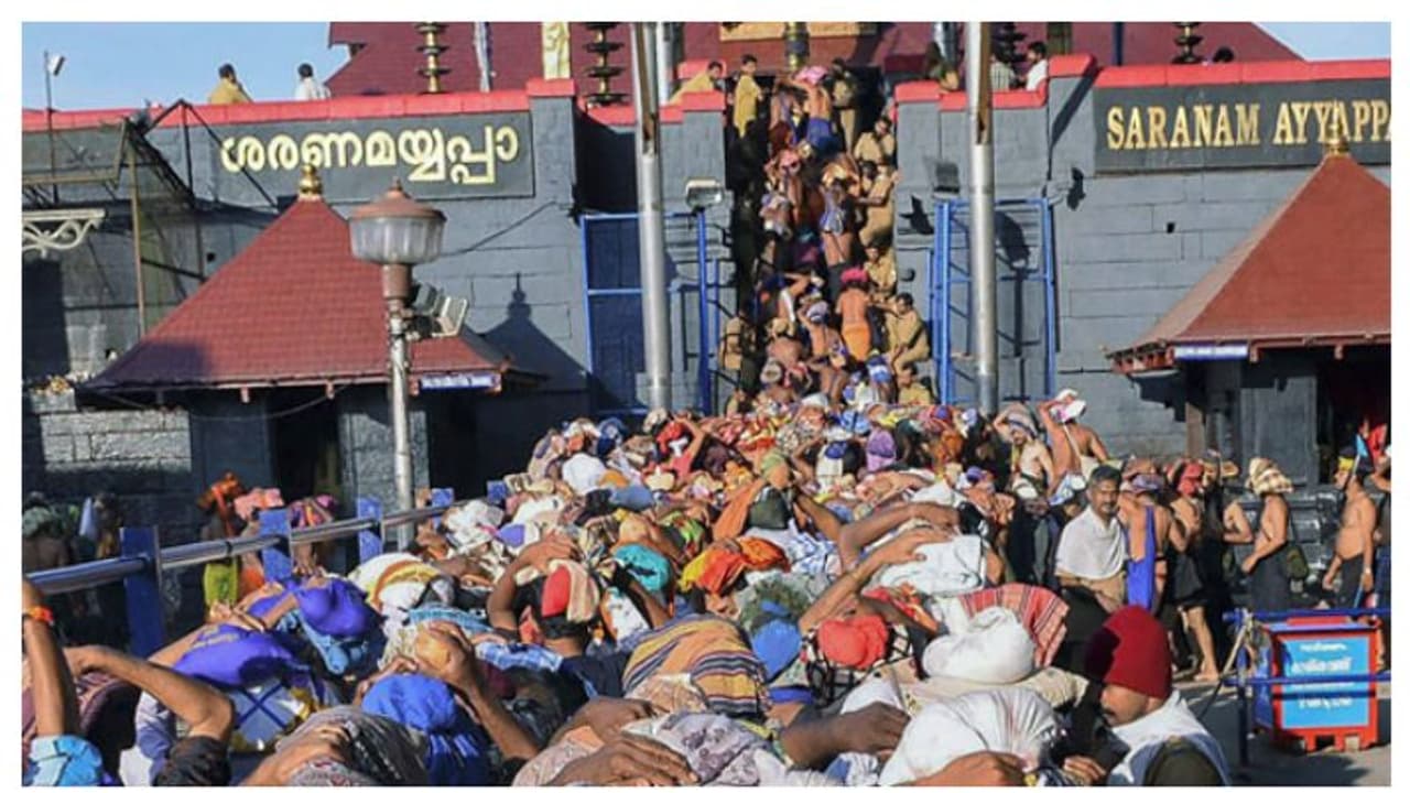 ಶಬರಿಮಲೆ ಅಯ್ಯಪ್ಪ ಮಾಲಾಧಾರಿಗಳ ಕಾರು ಅಪಘಾತ: ಒಬ್ಬ ಸಾವು, ಮೂವರ ಸ್ಥಿತಿ ಗಂಭೀರ ಶಬರಿಮಲೆ ಅಯ್ಯಪ್ಪ ಮಾಲಾಧಾರಿಗಳ ಕಾರು ಅಪಘಾತ: ಒಬ್ಬ ಸಾವು, ಮೂವರ ಸ್ಥಿತಿ ಗಂಭೀರ