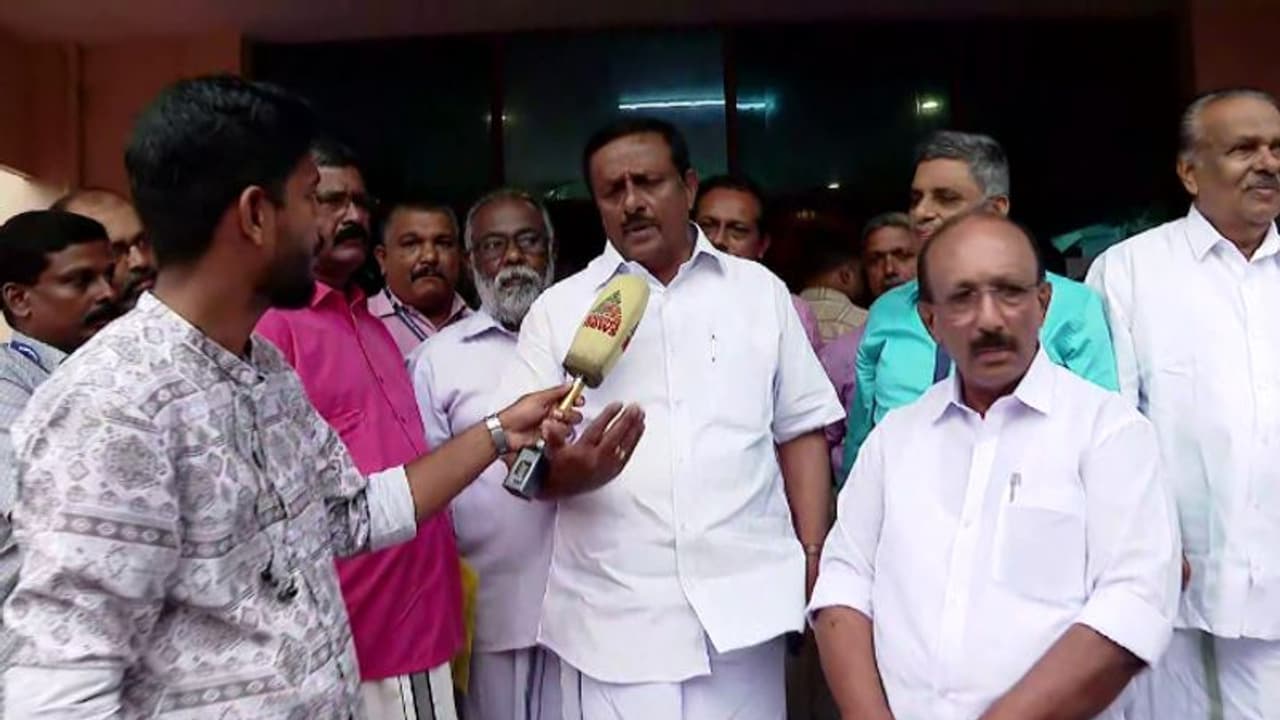 'പങ്കെടുക്കുന്നത് അഭിമാനം', കോൺഗ്രസ് മുൻ ഡിസിസി അധ്യക്ഷനും മുൻ ജനറൽ സെക്രട്ടറിയും നവകേരള സദസിൽ