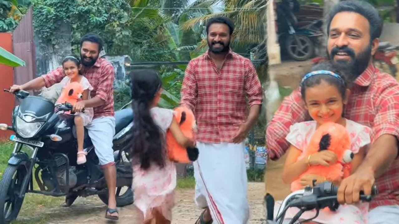 ദേവൂട്ടിയെ കൊഞ്ചിച്ച് ശിവൻ; വൈറലായി ചെറിയച്ഛനും ദേവൂട്ടിയും ദേവൂട്ടിയെ കൊഞ്ചിച്ച് ശിവൻ; വൈറലായി ചെറിയച്ഛനും ദേവൂട്ടിയും