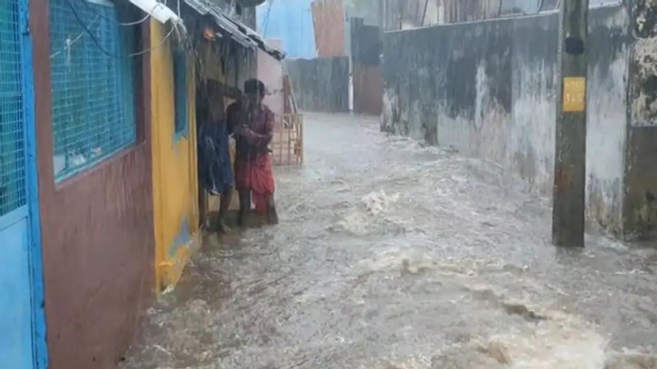 கோவை, நீலகிரிக்கு ஆரஞ்சு அலர்ட்! இந்த 6 மாவட்டங்களில் போட்டு தாக்கப்போகும் கனமழை.. வானிலை மையம் அலர்ட்! 