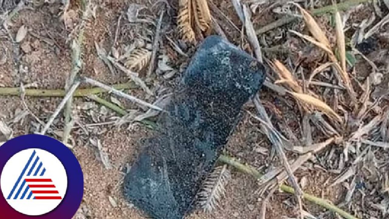 ಸಂಸತ್ ಭದ್ರತಾ ಲೋಪ: ಆರೋಪಿಗಳ ಮೊಬೈಲ್ ಫೋನ್ಗಳು ರಾಜಸ್ಥಾನದಲ್ಲಿ ಪತ್ತೆ! ಸಂಸತ್ ಭದ್ರತಾ ಲೋಪ: ಆರೋಪಿಗಳ ಮೊಬೈಲ್ ಫೋನ್ಗಳು ರಾಜಸ್ಥಾನದಲ್ಲಿ ಪತ್ತೆ!