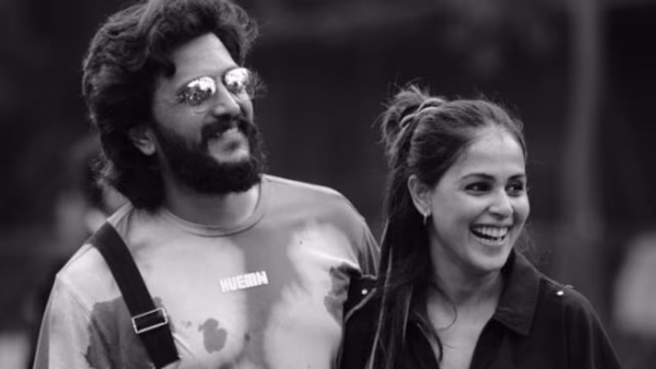 Genelia D'Souza wishes husband Riteish Deshmukh on his birthday, terms him 'Greatest man in universe' Genelia D'Souza wishes husband Riteish Deshmukh on his birthday, terms him 'Greatest man in universe'