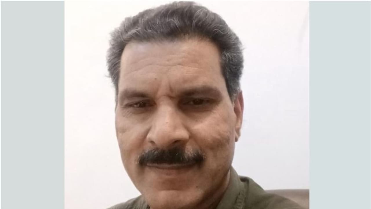 വാഹനങ്ങളുടെ ഓയിൽ മാറ്റുന്ന ജോലിക്കിടെ പ്രവാസി മലയാളി കുഴഞ്ഞുവീണ് മരിച്ചു വാഹനങ്ങളുടെ ഓയിൽ മാറ്റുന്ന ജോലിക്കിടെ പ്രവാസി മലയാളി കുഴഞ്ഞുവീണ് മരിച്ചു