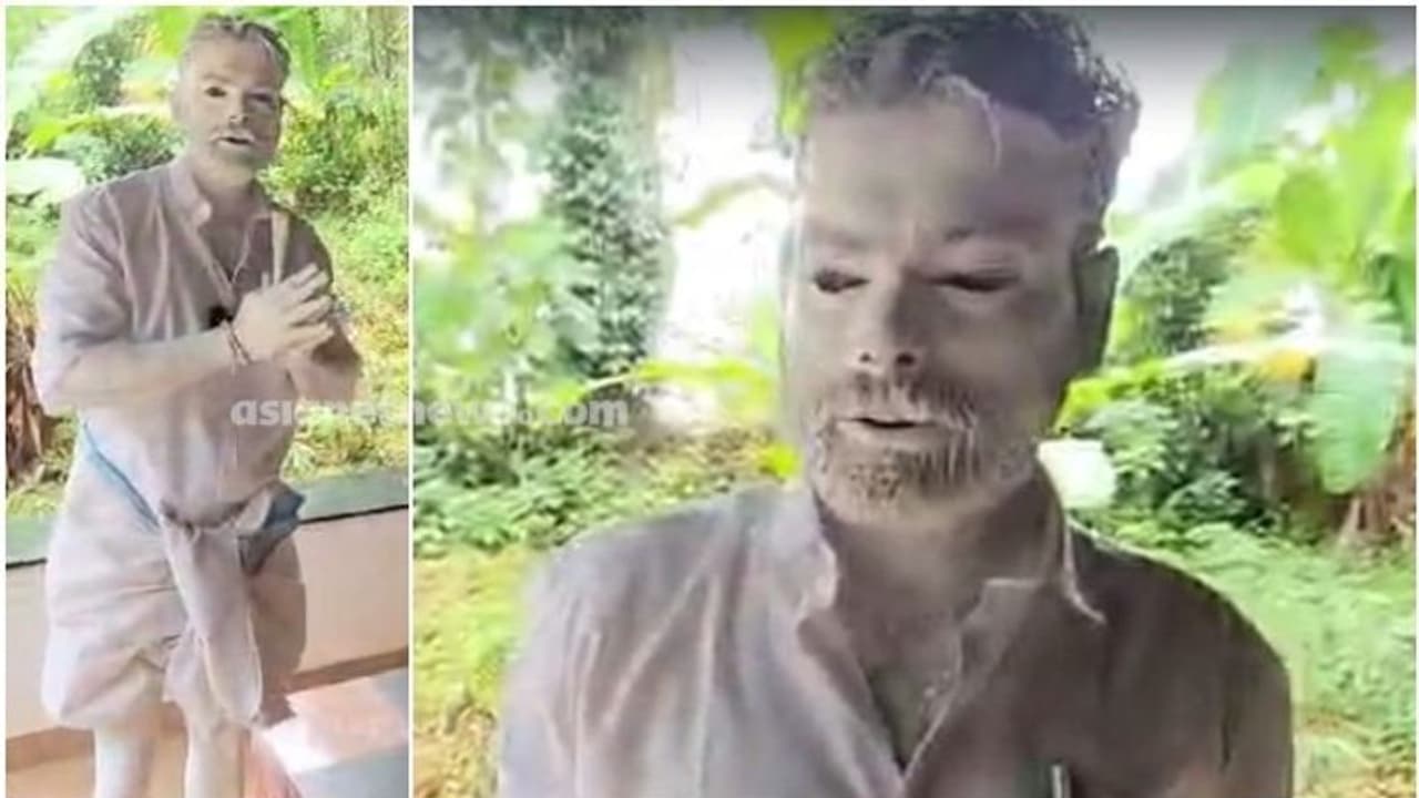 തനിക്ക് കറുപ്പ് നിറം, പൊലീസ് പിടിക്കേണ്ട!ഭയന്ന് ശരീരമാകെ വെള്ള പെയിന്റടിച്ചു, മുഖ്യമന്ത്രിക്കെതിരെ പ്രതിഷേധം തനിക്ക് കറുപ്പ് നിറം, പൊലീസ് പിടിക്കേണ്ട!ഭയന്ന് ശരീരമാകെ വെള്ള പെയിന്റടിച്ചു, മുഖ്യമന്ത്രിക്കെതിരെ പ്രതിഷേധം