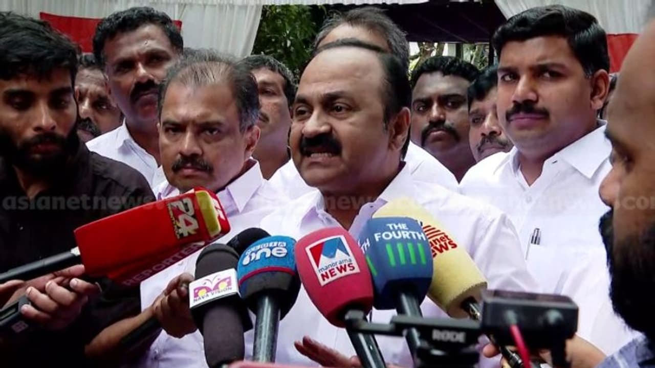 ഗവര്‍ണറും മുഖ്യമന്ത്രിയും ഒക്കച്ചങ്ങാതിമാര്‍, ഇത് നാടകം; പിന്നിൽ ഗവര്‍ണറുടെ സ്റ്റാഫിലെ ഒരംഗമെന്നും വിഡി സതീശൻ