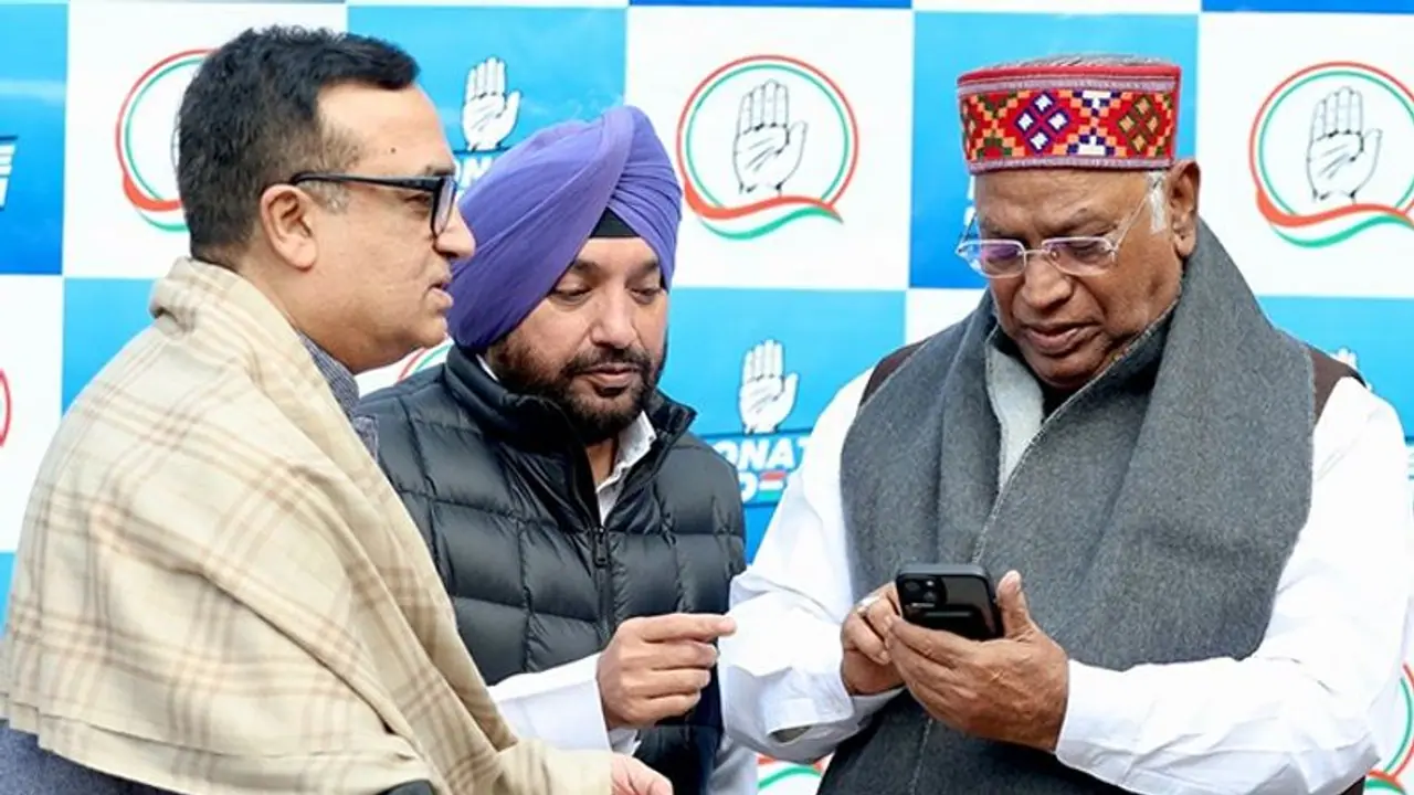 Congress launches 'Donate for Desh' crowdfunding campaign, Kharge donates Rs 1,38,000 Congress launches 'Donate for Desh' crowdfunding campaign, Kharge donates Rs 1,38,000