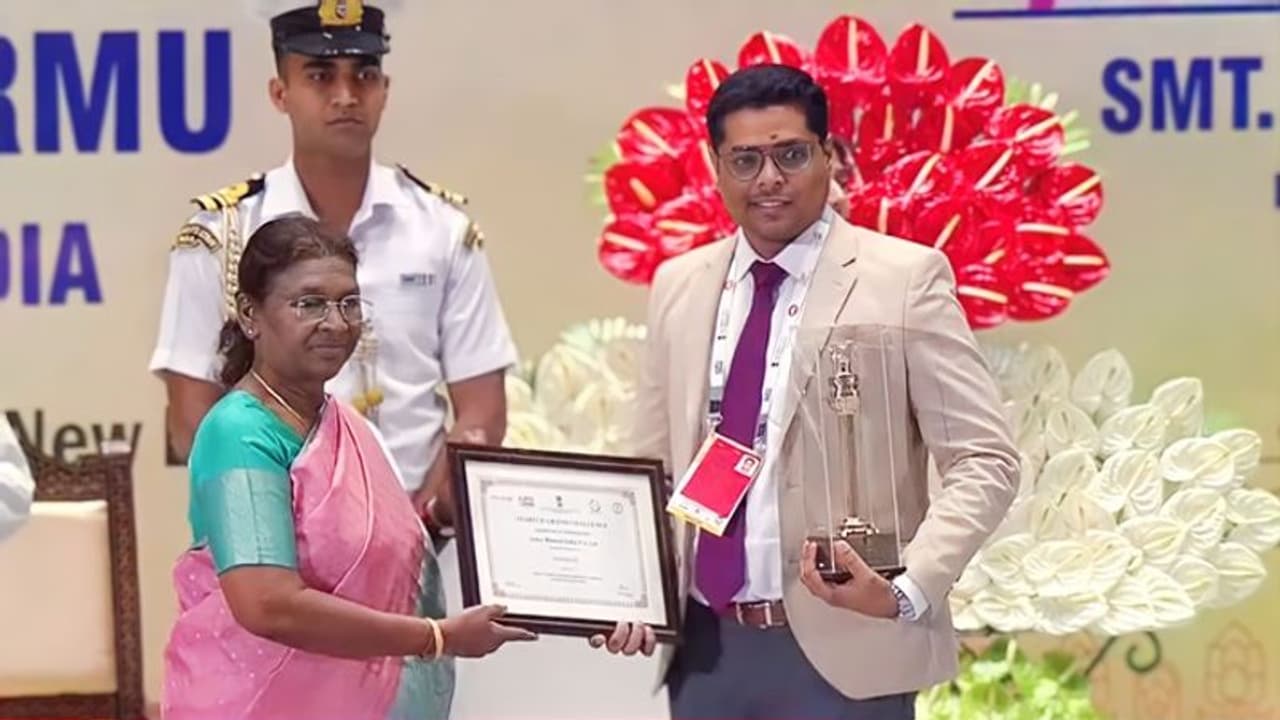 நீரிழிவு சிகிச்சைக்கு தேங்காய் நீரின் மூலம் மருந்து: பொள்ளாச்சி விவேகானந்தனுக்கு அண்ணாமலை பாராட்டு! நீரிழிவு சிகிச்சைக்கு தேங்காய் நீரின் மூலம் மருந்து: பொள்ளாச்சி விவேகானந்தனுக்கு அண்ணாமலை பாராட்டு!