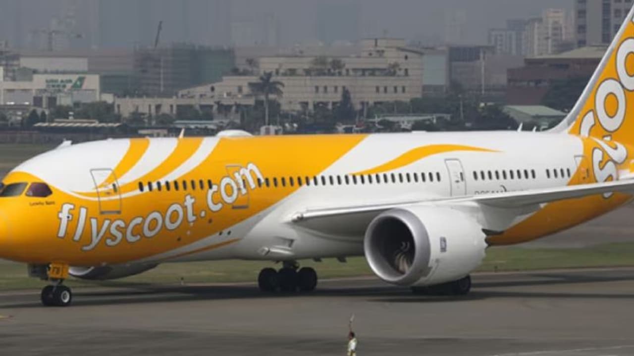 பயணிகளிடம் இருந்து பல லட்சம் திருட்டு.. விமானத்தில் பலே வேலை பார்த்த ஆசாமி சிங்கப்பூரில் சிக்கியது எப்படி? பயணிகளிடம் இருந்து பல லட்சம் திருட்டு.. விமானத்தில் பலே வேலை பார்த்த ஆசாமி சிங்கப்பூரில் சிக்கியது எப்படி?