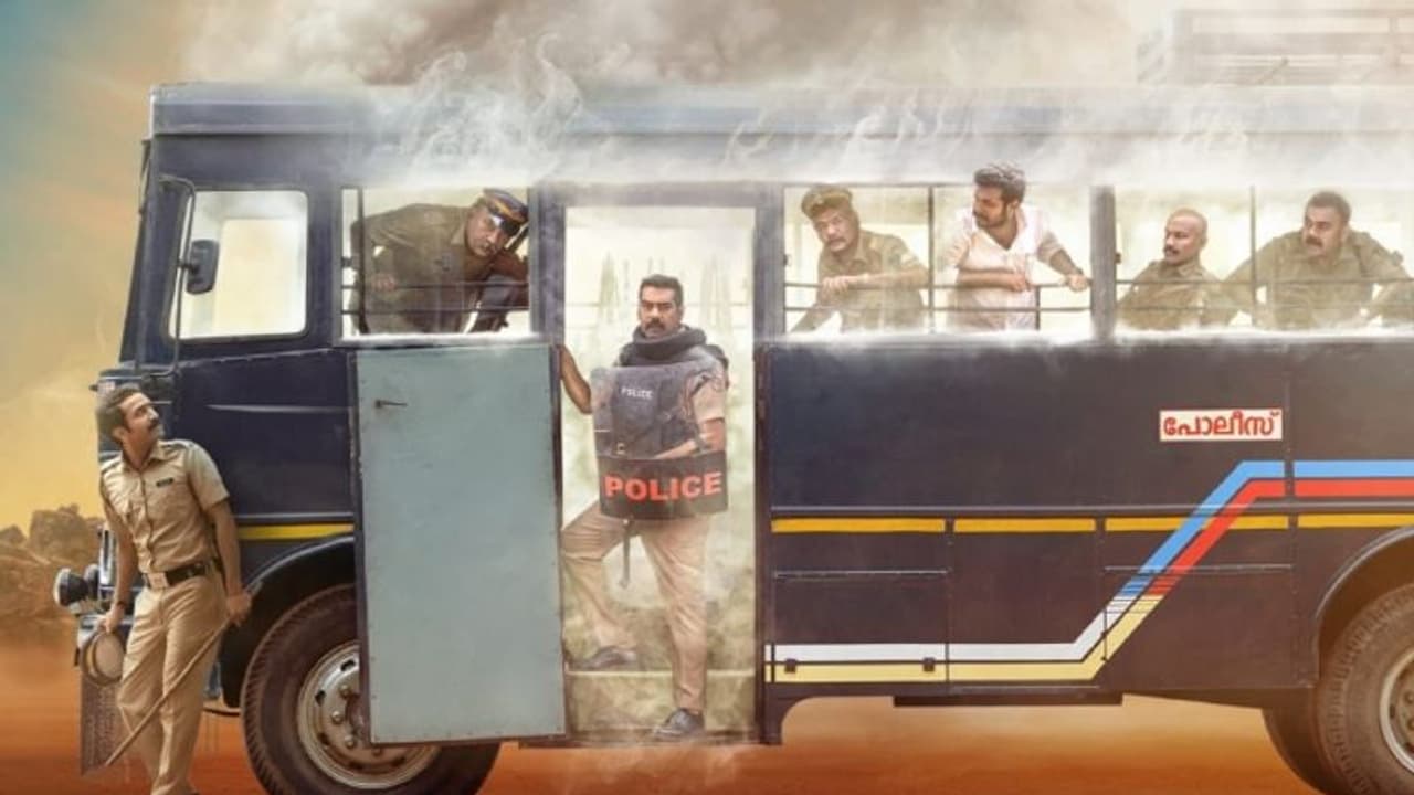 വീണ്ടും വേറിട്ട ചിത്രവുമായി ബിജു മേനോന്‍; 'തുണ്ട്' ഫസ്റ്റ് ലുക്ക്