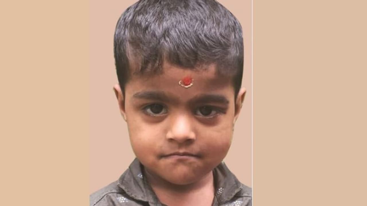 കണ്ണൊന്ന് തെറ്റി, തൃശൂരിൽ മൂന്നു വയസുകാരൻ നടന്നുചെന്നത് മരണത്തിലേക്ക്, തേങ്ങലായി ആദവിന്റെ വിയോഗം