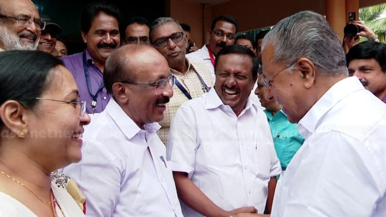 കോൺഗ്രസ് വിട്ട മുതിര്ന്ന നേതാക്കൾ വഴി പത്തനംതിട്ടയിലെ അസംതൃപ്തരെ ഇടത് പാളയത്തിൽ എത്തിക്കാൻ സിപിഎം കോൺഗ്രസ് വിട്ട മുതിര്ന്ന നേതാക്കൾ വഴി പത്തനംതിട്ടയിലെ അസംതൃപ്തരെ ഇടത് പാളയത്തിൽ എത്തിക്കാൻ സിപിഎം