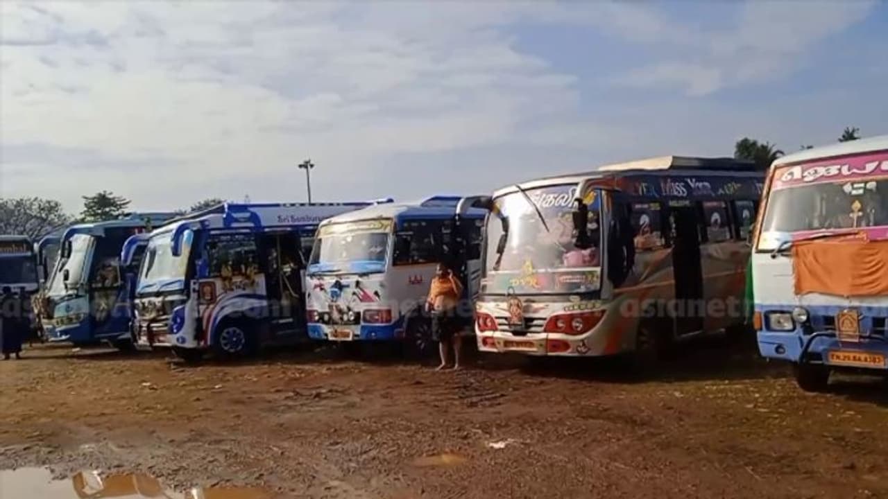 ശബരിമല വാഹനങ്ങൾ പിടിച്ചിട്ടു; പത്തനംതിട്ടയിൽ പൊലീസും ദേവസ്വം ബോര്‍ഡംഗവും തമ്മിൽ നടുറോഡിൽ വാക്പോര്