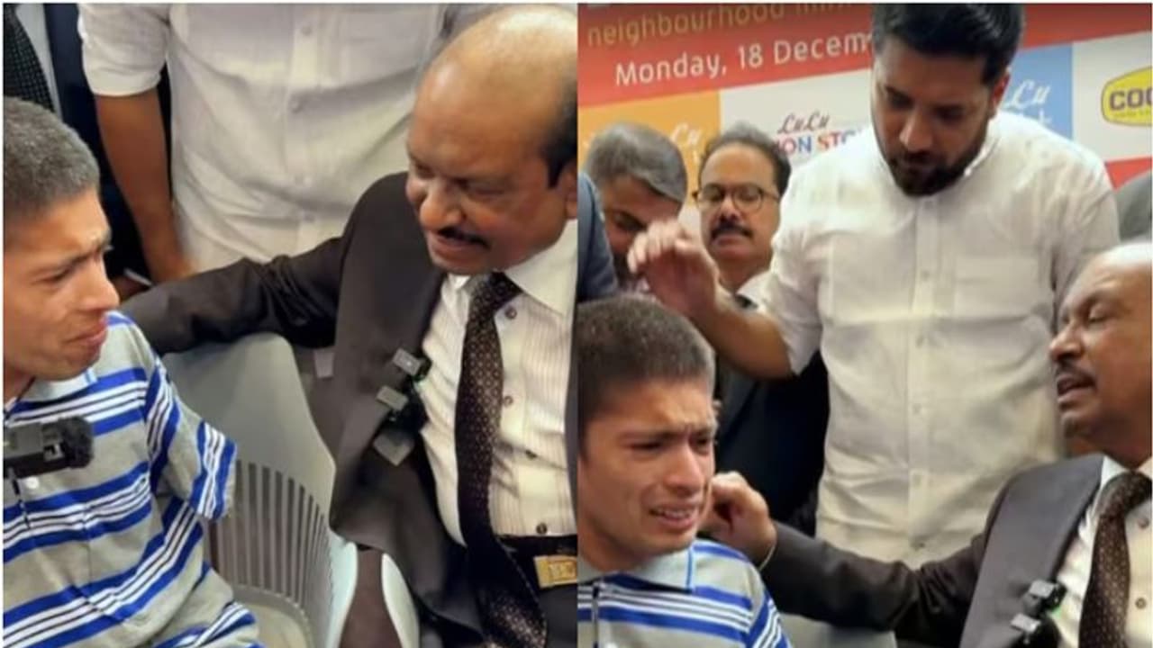 എനിക്കൊരു ജോലി വേണമെന്ന് പ്രണവ്, ശരിയാക്കിത്തരാമെന്ന് യൂസഫലി, ഒറ്റമിനിറ്റിൽ തീരുമാനം; സെൽഫിയെടുത്ത് മടക്കം എനിക്കൊരു ജോലി വേണമെന്ന് പ്രണവ്, ശരിയാക്കിത്തരാമെന്ന് യൂസഫലി, ഒറ്റമിനിറ്റിൽ തീരുമാനം; സെൽഫിയെടുത്ത് മടക്കം