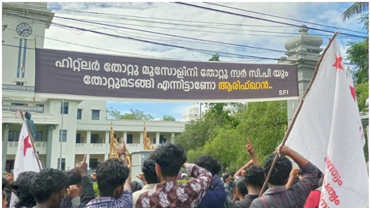 'ഉടനടി നീക്കണം', കേരള സർവകലാശാലയിൽ ഗവർണർക്കെതിരായ എസ്എഫ്ഐ ബാനർ നീക്കാൻ വി സിയുടെ നിർദ്ദേശം 'ഉടനടി നീക്കണം', കേരള സർവകലാശാലയിൽ ഗവർണർക്കെതിരായ എസ്എഫ്ഐ ബാനർ നീക്കാൻ വി സിയുടെ നിർദ്ദേശം