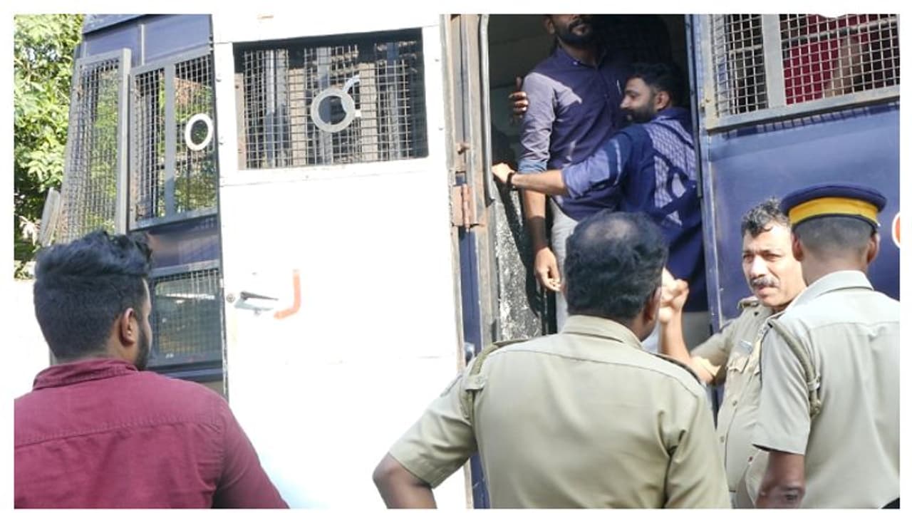 വ്ലോഗറെ കയ്യേറ്റം ചെയ്ത സംഭവം; 11 ഡിവൈഎഫ്ഐ പ്രവർത്തകർ അറസ്റ്റിൽ