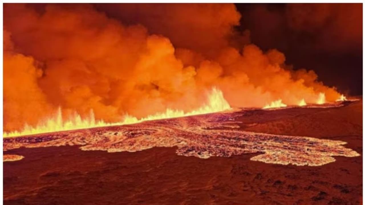 കടും ചുവപ്പുനിറത്തിൽ ആകാശം, എല്ലാം ചുട്ടുചാമ്പലാക്കി ഒഴുകിപ്പരക്കുന്ന ലാവ; ഐസ്‍ലന്‍ഡില്‍ അഗ്നിപര്‍വത സ്ഫോടനം