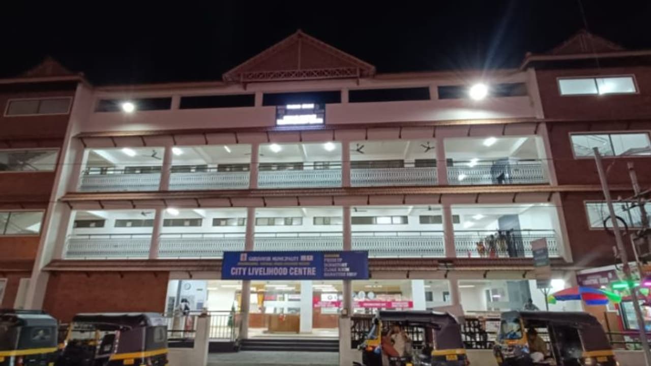 'സ്ത്രീകളിലൂടെ കുടുംബങ്ങളിലേക്ക്' ലക്ഷമല്ല, കോടിപതിയായി ഒരു സംരഭം; നേട്ടം ഗുരുവായൂർ നഗരസഭ അമിനിറ്റി സെന്ററിന്