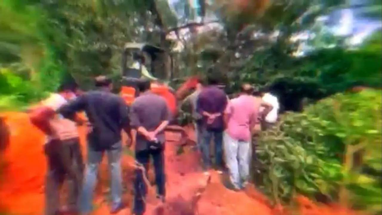 'ആദ്യം വിദേശത്തെന്ന് പറഞ്ഞു, വീണ്ടും എത്തിയപ്പോൾ അമ്മയുടെ സംസാരത്തിൽ ദുരൂഹത'; ഷൈനിയെവിടെ? 'ആദ്യം വിദേശത്തെന്ന് പറഞ്ഞു, വീണ്ടും എത്തിയപ്പോൾ അമ്മയുടെ സംസാരത്തിൽ ദുരൂഹത'; ഷൈനിയെവിടെ?