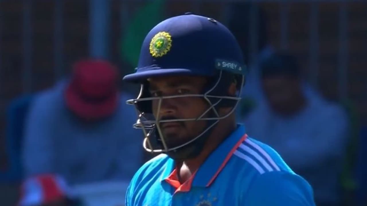 ദക്ഷിണാഫ്രിക്കയും പച്ച മലയാളത്തില് പറയുന്നു 'പൊളിക്ക് മച്ചാനെ'! സഞ്ജുവിനെ പിന്തുണച്ച് ആരാധകര് വീഡിയോ ദക്ഷിണാഫ്രിക്കയും പച്ച മലയാളത്തില് പറയുന്നു 'പൊളിക്ക് മച്ചാനെ'! സഞ്ജുവിനെ പിന്തുണച്ച് ആരാധകര് വീഡിയോ