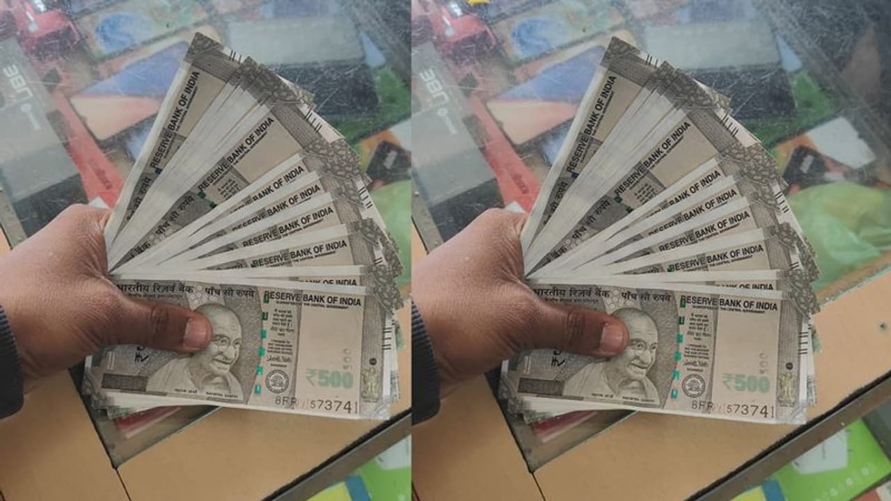 Karnataka: Tumkur cops launch probe after trio tries to buy phones using fake currency notes Karnataka: Tumkur cops launch probe after trio tries to buy phones using fake currency notes