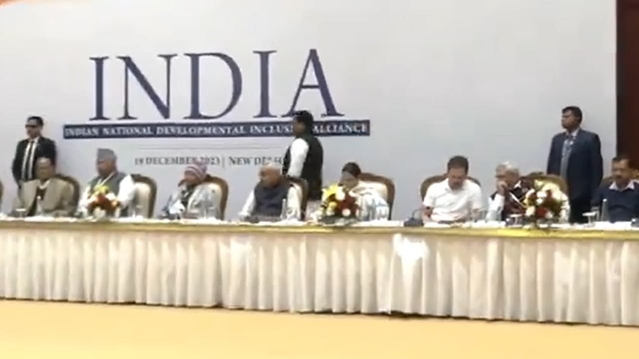 ಚಾಯ್ ಬಿಸ್ಕೆಟ್ ಮಾತ್ರ, ಸಮೋಸಾ ಕೊಟ್ಟಿಲ್ಲ; ಕಾಂಗ್ರೆಸ್ ವಿರುದ್ಧ ಇಂಡಿ ಮೈತ್ರಿ ನಾಯಕ ಗರಂ! ಚಾಯ್ ಬಿಸ್ಕೆಟ್ ಮಾತ್ರ, ಸಮೋಸಾ ಕೊಟ್ಟಿಲ್ಲ; ಕಾಂಗ್ರೆಸ್ ವಿರುದ್ಧ ಇಂಡಿ ಮೈತ್ರಿ ನಾಯಕ ಗರಂ!