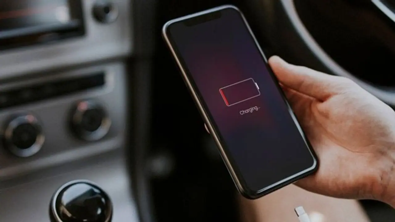 Fully charged battery in 5 minutes? 300W fast charging coming with THIS upcoming smartphone Fully charged battery in 5 minutes? 300W fast charging coming with THIS upcoming smartphone